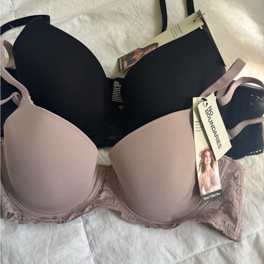 No Boundaries Women's Black and Cream Lace Trim Bra Set